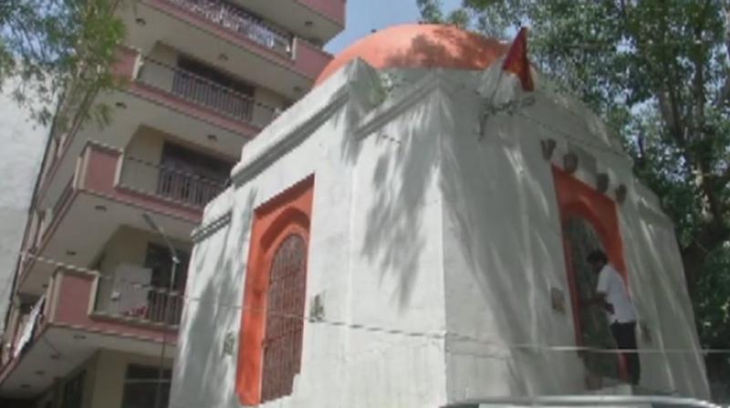 Delhi tomb converted into temple, Sisodia orders enquiry