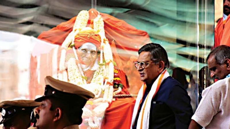 The mortal remains of  centenarian Dr Shivakumara Swamiji, head of Sri Siddaganga Matha, who died on Monday, were laid to rest as per Veerashaiva customs on Tuesday.