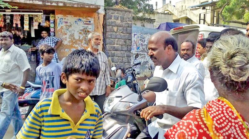 Ahead of northeast monsoon, DMK MLA, Ma Subramaniam takes up a campaign on his bike to sensitise public at Saidapet on monsoon related grievances (Photo: DC)