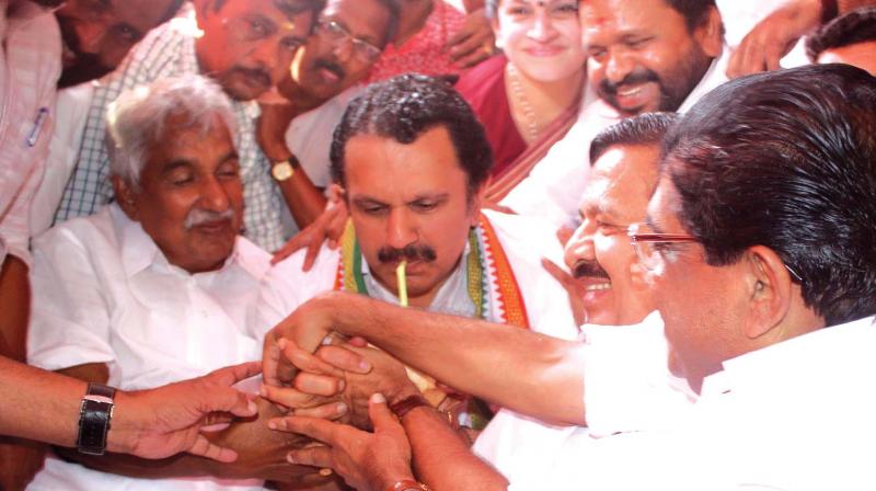 Congress leaders offer juice to K. Muraleedharan as he ended his indefinite fast in Thiruvananthapuram on Wednesday. (Photo: DC)