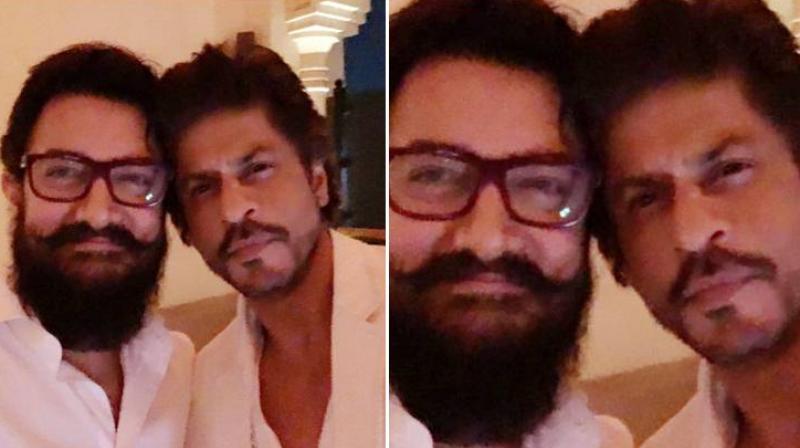 Aamir snapped with Shah Rukh Khan