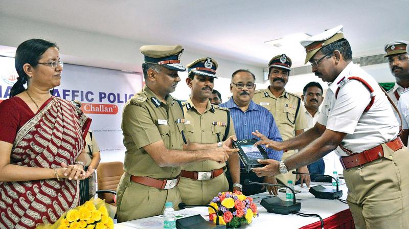 City police commissioner A.K. Viswanathan inaugurates the e-challan initiative on Thursday. (Photo: DC)