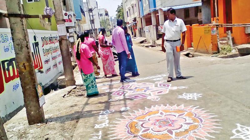 Civic workers of Pammal municipality make Kolam on the roadsides to promote proper waste disposal at Hoses Street (Photo: DC)