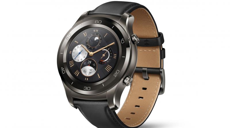 Powered by the Qualcomm Snapdragon Wear 2100 processor Huawei Watch 2 (4G supported version) has independent connectivity, allowing users to send messages or make calls independently of a mobile phone.
