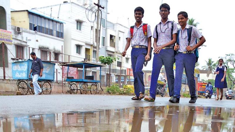 Students on their way to shool after a short spell in the early morning on Saturday. 	DC