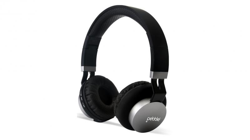 The headphone comes with Bluetooth 4.0, 40mm sound drivers, inbuilt microphone, and 3.5mm port for wired connectivity.