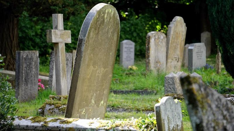 Dead woman files petition to dig up her own grave. (Photo: Pexels)