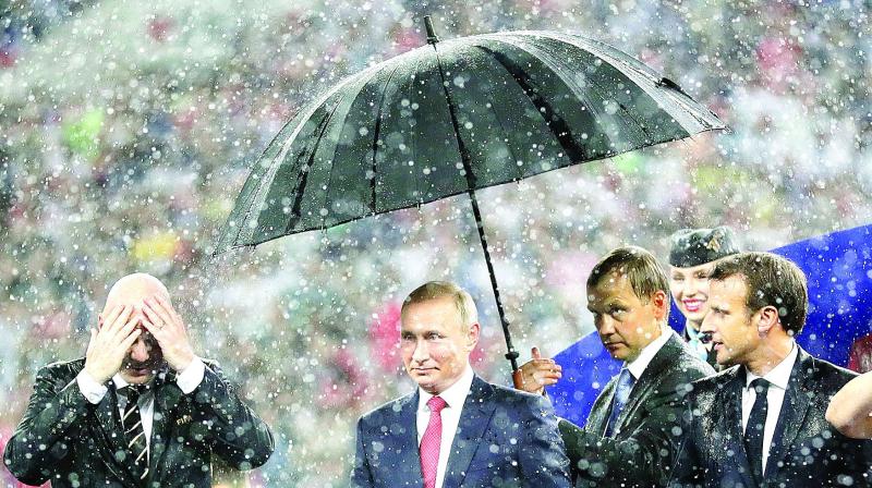 As it poured at the closing ceremony of the football World Cup, Putins umbrella was the butt of Twitter jokes.