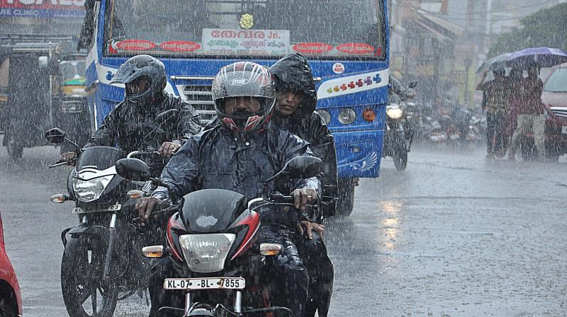 Kochi city on Monday received first bout of real showers, bringing cheers to the people and reducing temperatures.(Photo: SUNOJ NINAN MATHEW)