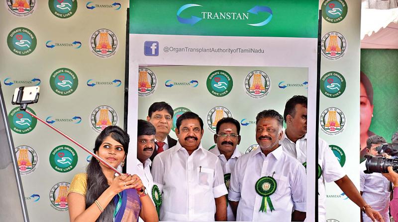 Chief Minister Edappadi K Palaniswami and Deputy Chief Minister O. Panneerselvam take a selfie at an event in city to honour organ donors. (Photo: DC)
