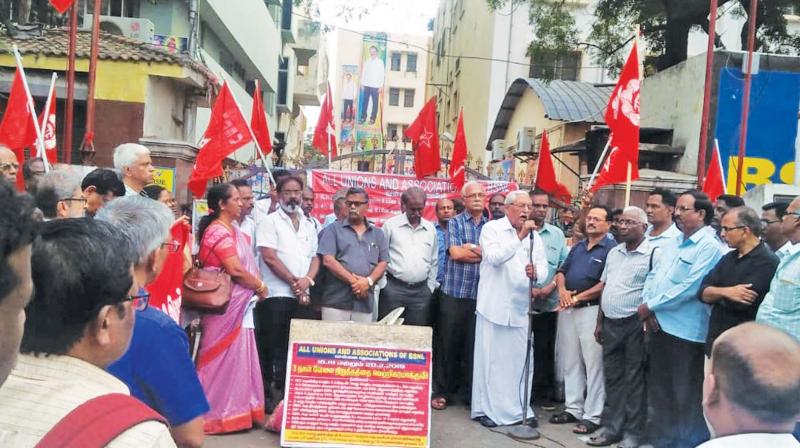 Demonstration at Flower bazaar exchange complex addressed by General secretary Sh. Venkatachalam from Banking sector in support of BSNL strike.