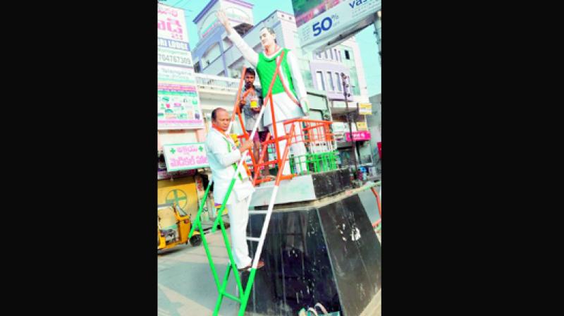 Congress ticket aspirant for Palair seat E. Seshagiri Rao gets the Rajiv Gandhi statue located in Khammam a fresh coat of paint on Thursday.