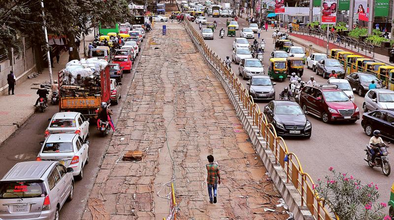 A white-topped stretch of Hosur Road. (photo: DC)