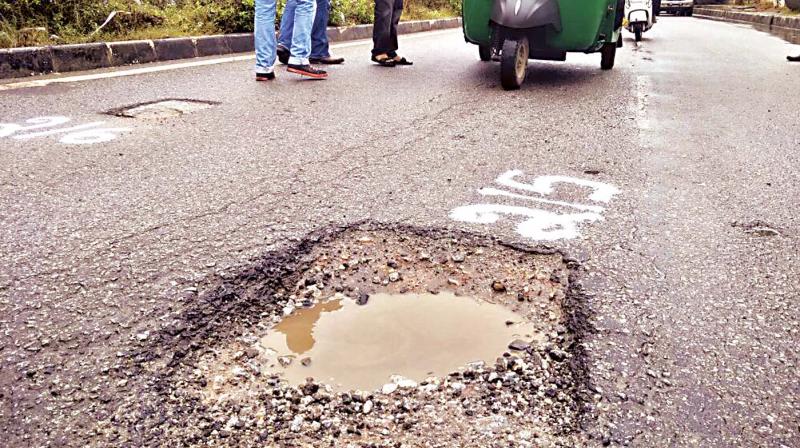 A pothole yatra held by the Nav Bharat Democratic Party has revealed that there are as many as 7,000 dangerous potholes. (Photo: DC)