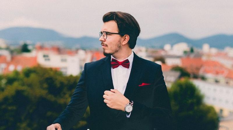 5 cool ways for men to wear a pocket square. (Photo: Pixabay)