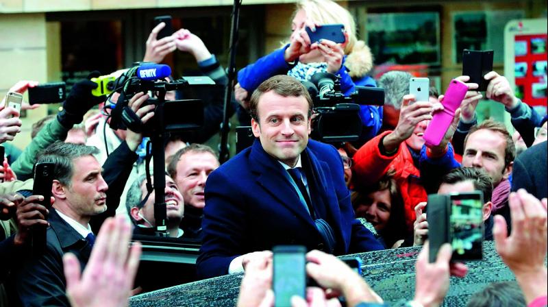 French presidential election candidate for the En Marche! movement Emmanuel Macron leaves his home cast to his vote in Le Touquet, northern France. (Photo: Agency)