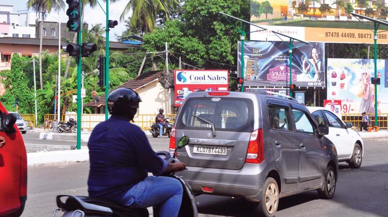 Hi-tech signals at Malabar Christian College junction on Kannur Road. (Photo: DC)