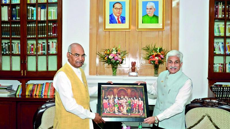 YSR Congress MP V. Vijay Sai Reddy presents a painting to Bihar Governor Ram Nath Kovind in Patna on Monday. The MP described the meeting as a courtesy call.
