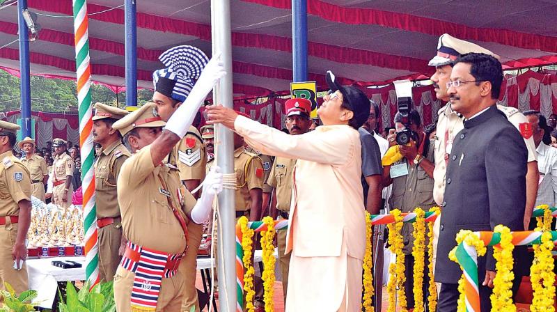 Puducherry Lt Governor Kiran Bedi unfurls the national flag. (Photo: DC)