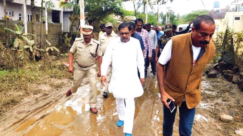 Deputy Chief Minister Dr G. Parameshwar visits a relief centre and rain affected parts of Kodagu district on Monday (Photo: KPN)