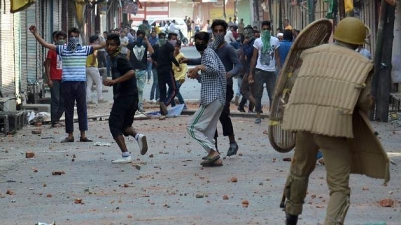 At least 12 people were injured on Saturday in fresh clashes between protestors and security forces in Srinagar. (Photo: PTI/File)