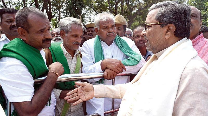Chief Minister Siddaramaiah listens to the grievances of farmers from North Karnataka, who met him in Bengaluru on Saturday (Photo: KPN)