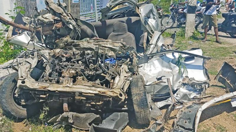 The car in a complety damaged state (Photo: DC)