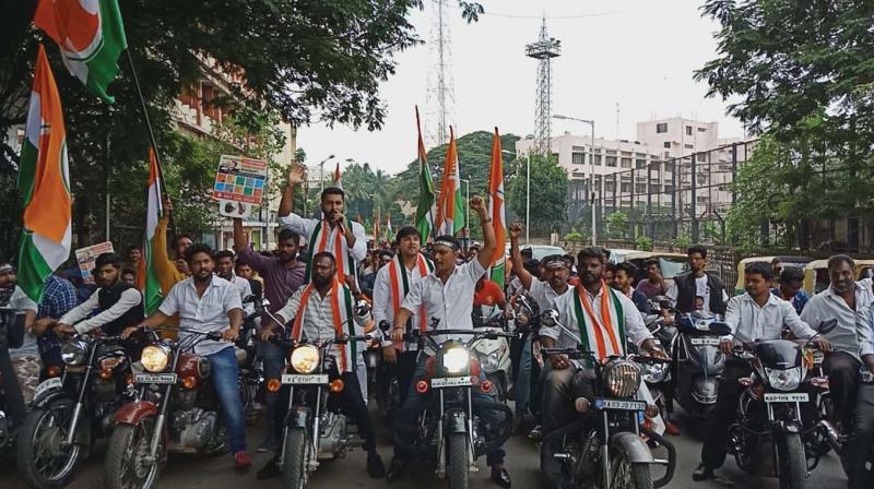 Former Congress minister N.A. Haris son Mohammed Nalapad, who was expelled from the party eight months ago, takes part in a protest by Youth Congress at Malleswaram in Bengaluru on Sunday 	  Image: DC