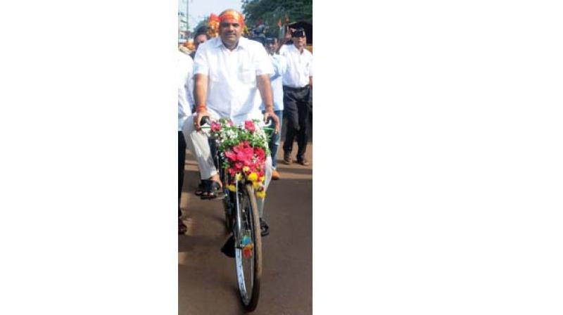 Minister Bandeppa Kashempur left Bidar for Tulajapur in Maharashtra on a cycle on Sunday to fulfil his vow