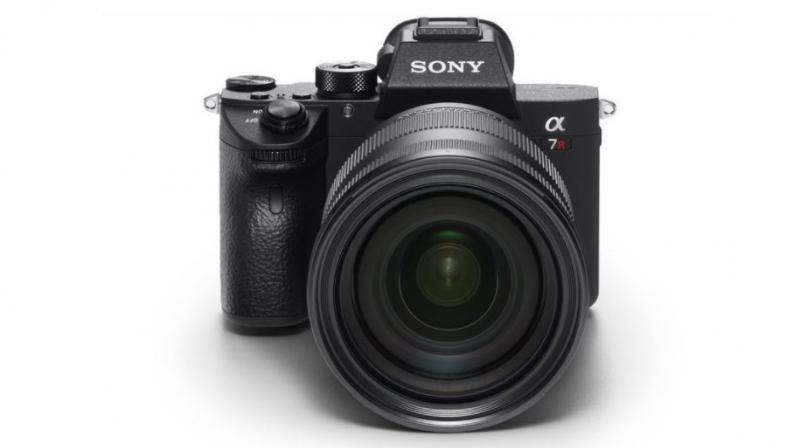 To help with clarity when not using a professional tripod, Sony has incorporated a 5-axis optical in-body image stabilisation with a 5.5 step shutter speed advantage.