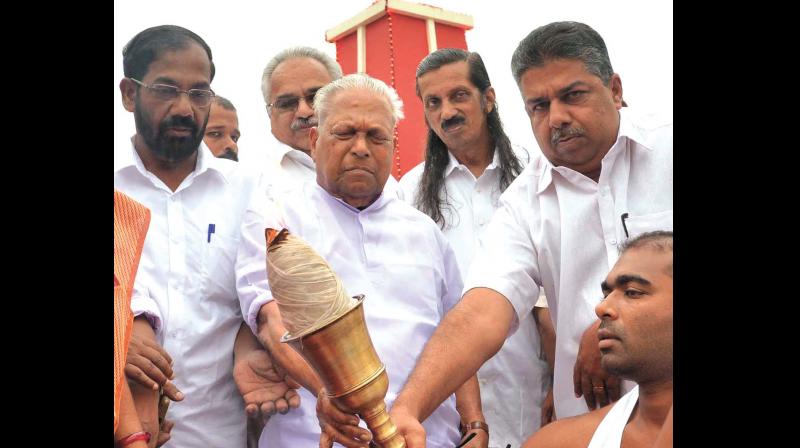 V.S. Achuthanandan hands over the torch for the rally that marks the culmination of week-long programme in Alappuzha on Thursday.