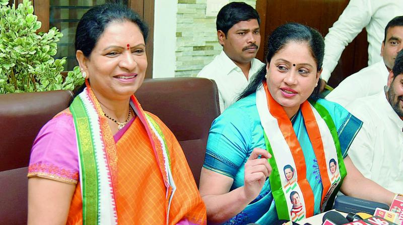 Former minister D.K. Aruna and TPCC campaign committee chairperson Vijayashanti along other Congress leader address mediapersons at Jubilee Hills on Monday.  (S. Surender Reddy)