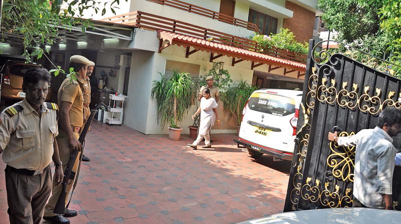 Cops stand guard outside the house of Krishnapriya (Ilavarasis daughter) in T Nagar where I-T searches were held on Thursday. (Photo: DC)