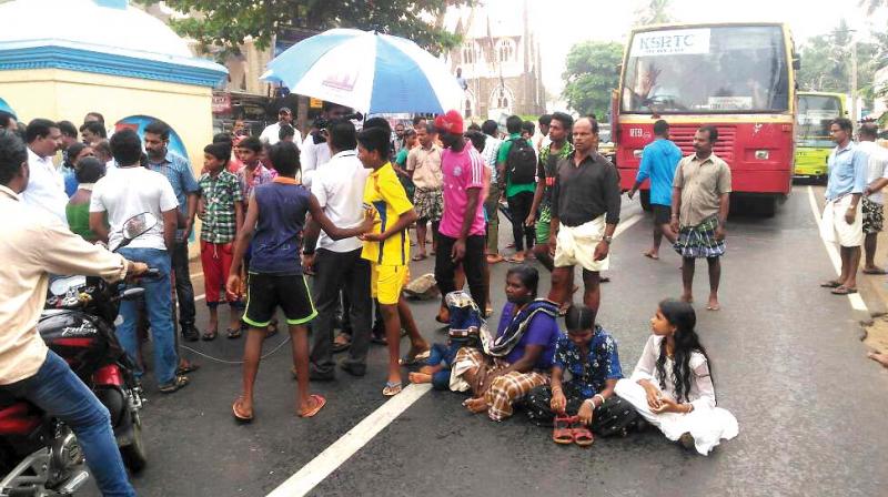 Local residents block the road at Pulluvila in Thiruvananthapuram following the death of Joseclin.  (Photo: DC)