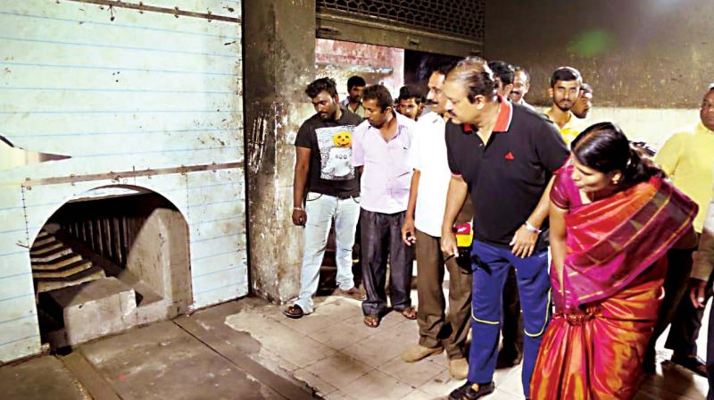 Mayor Gangambike inspects graveyard and crematorium at Wilson Garden on Saturday and kicked off cleaning drive across all graveyards and crematoriums