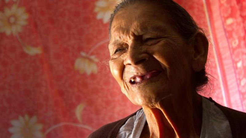 Palacios (92), who is seeking to live out her dream of finishing high school by her 100th birthday, is also the most enthusiastic student in the classroom. (Photo: AFP)