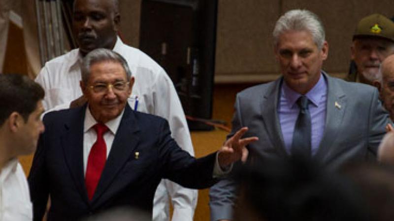Cubas President Raul Castro (L) enters the National Assembly followed by his successor Miguel Diaz-Canel. (Photo: AP)