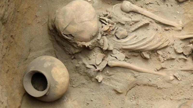 Human remains and pottery items dating more than 1,500 years were found at an excavation site in the northern coastal town of Huanchaco, Peru, on March 21, 2018. (Photo: AFP)