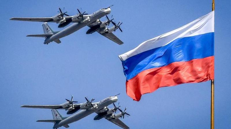 Russian Tupolev Tu-95 turboprop-powered strategic bombers fly above the Kremlin during a rehearsal. (AFP Photo)