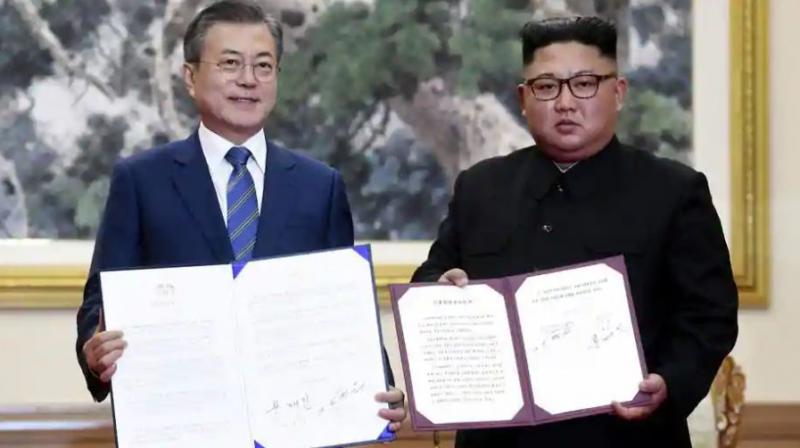 South Korean president Moon Jae-in and North Korean leader Kim Jong Un hold documents after signing at the Paekhwawon State Guesthouse in Pyongyang, North Korea, on September 19, 2018.  (Photo: AP)