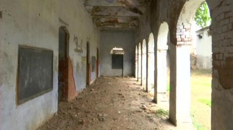 The lone teacher for primary, Mukesh Kumar Yadav said, A total of 55 students study here. I teach them in one room as no other room is in usable condition. There are no toilets, fans or facility of clean drinking water in the school. (Photo: ANI)