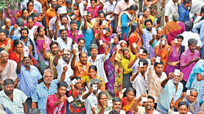 Voters display their ID cards at Tondiarpet polling booth. (Photo: DC)