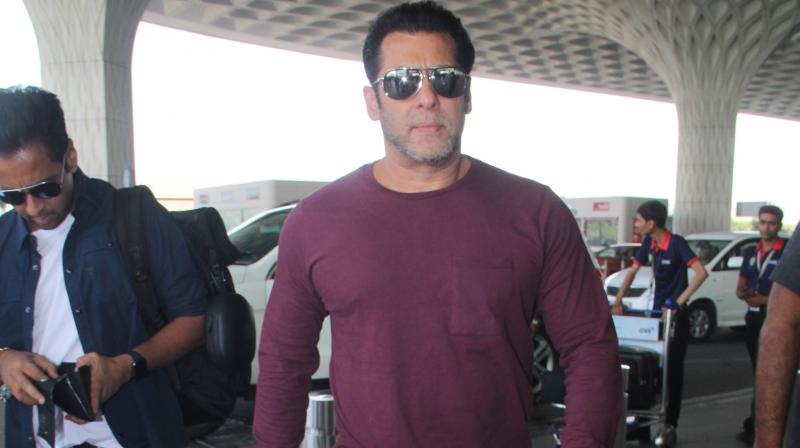 Salman Khan at airport, before leaving to Chandigarh for Bharat shoot.