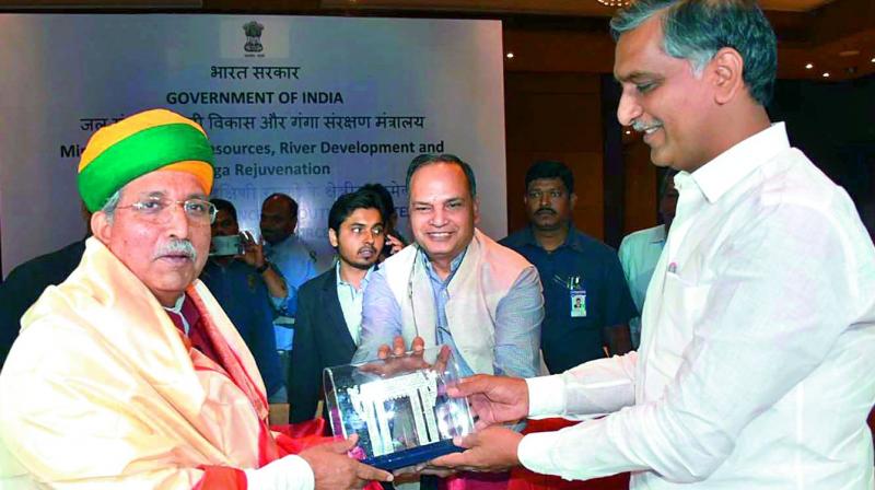 Minister T. Harish Rao welcomes Arjun Ram Meghwal, Minister of state for water resources, river development and Ganga rejuvenation at a meeting on Regional Conference of Southern States on Water Resources. (Photo: DC)