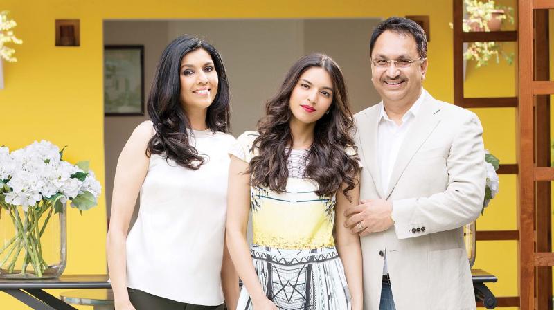 Manasi with her parents Vikram and Geetanjali