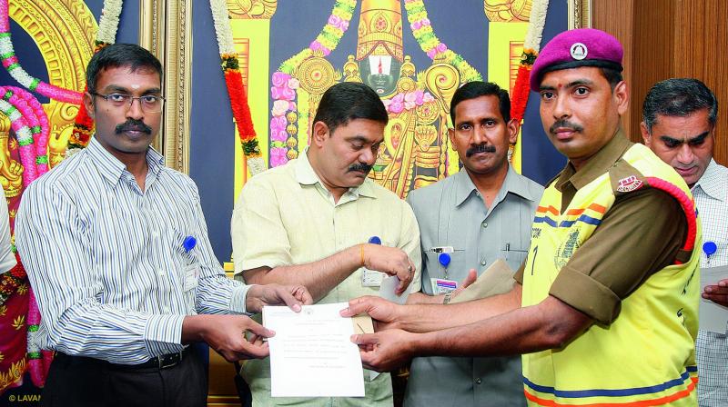 50 security personnel from TTD felicitated | 50 security personnel from ...