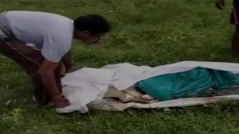 BJD MLA Ramesh Patua, stepped forward to be the deceaseds pall-bearer and helped perform the last rites along with his son and nephew on Saturday. (Photo: ANI)