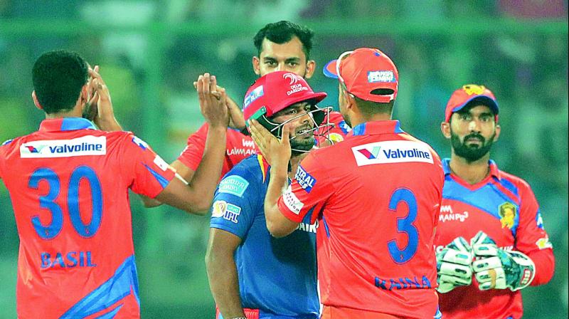 Suresh Raina consoled Rishabh Pant (left) after the latter missed his hundred by three runs on Thursday (Photo: AP)