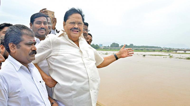 DMK leader Durai Murgan takes a look at the Palar river in spate near Vellore recently.(Photo: DC)