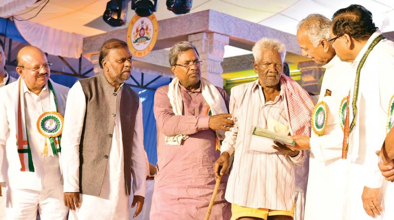 CM Siddaramaiah at a function to distibute benefits of various schemes to mark the fourth anniversary of his government, in Chitradurga on Saturday.